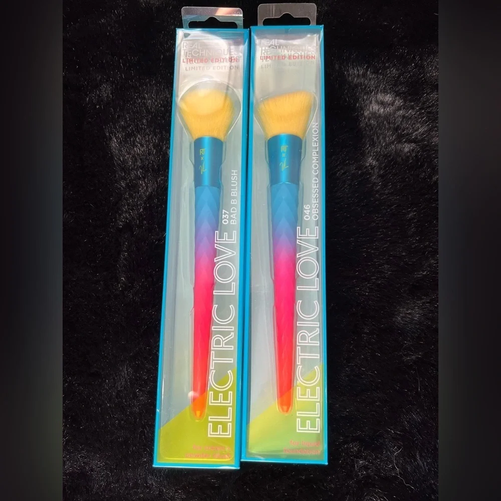 Real Techniques Electric Love Limited Edition Makeup Brush Blush & Complexion